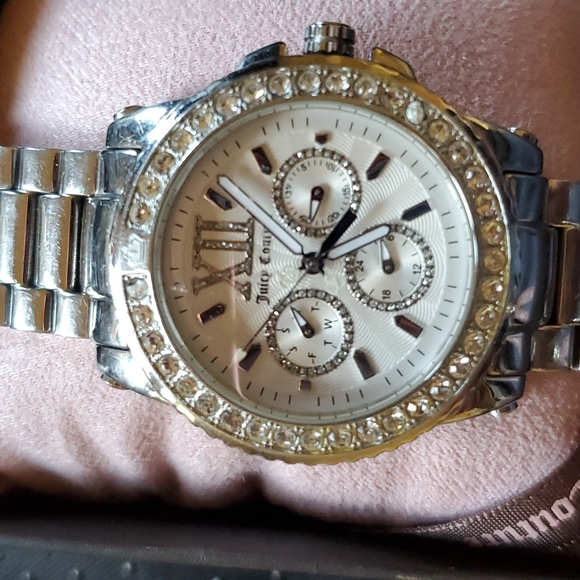 JC Pedigree Braclet Watch - Picture 3 of 3